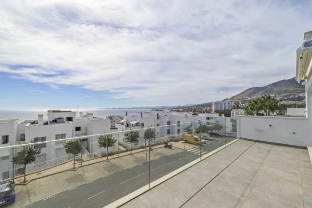 Imagen 2 de Exclusive Apartment with Sea Views in Torrequebrada