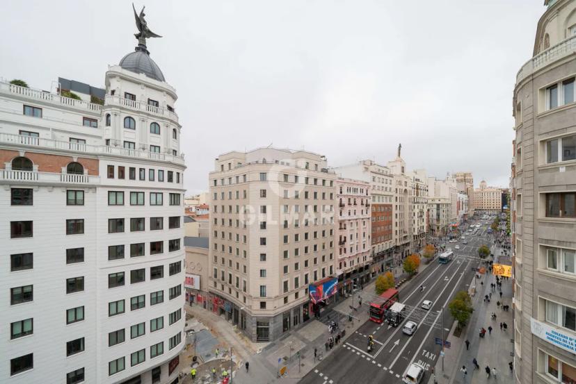 Exclusive Luxury Apartment with Views on Gran Vía image 0