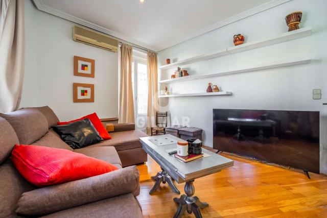 Imagen 4 de Spacious Exterior Apartment in Salamanca with Balconies and Natural Light