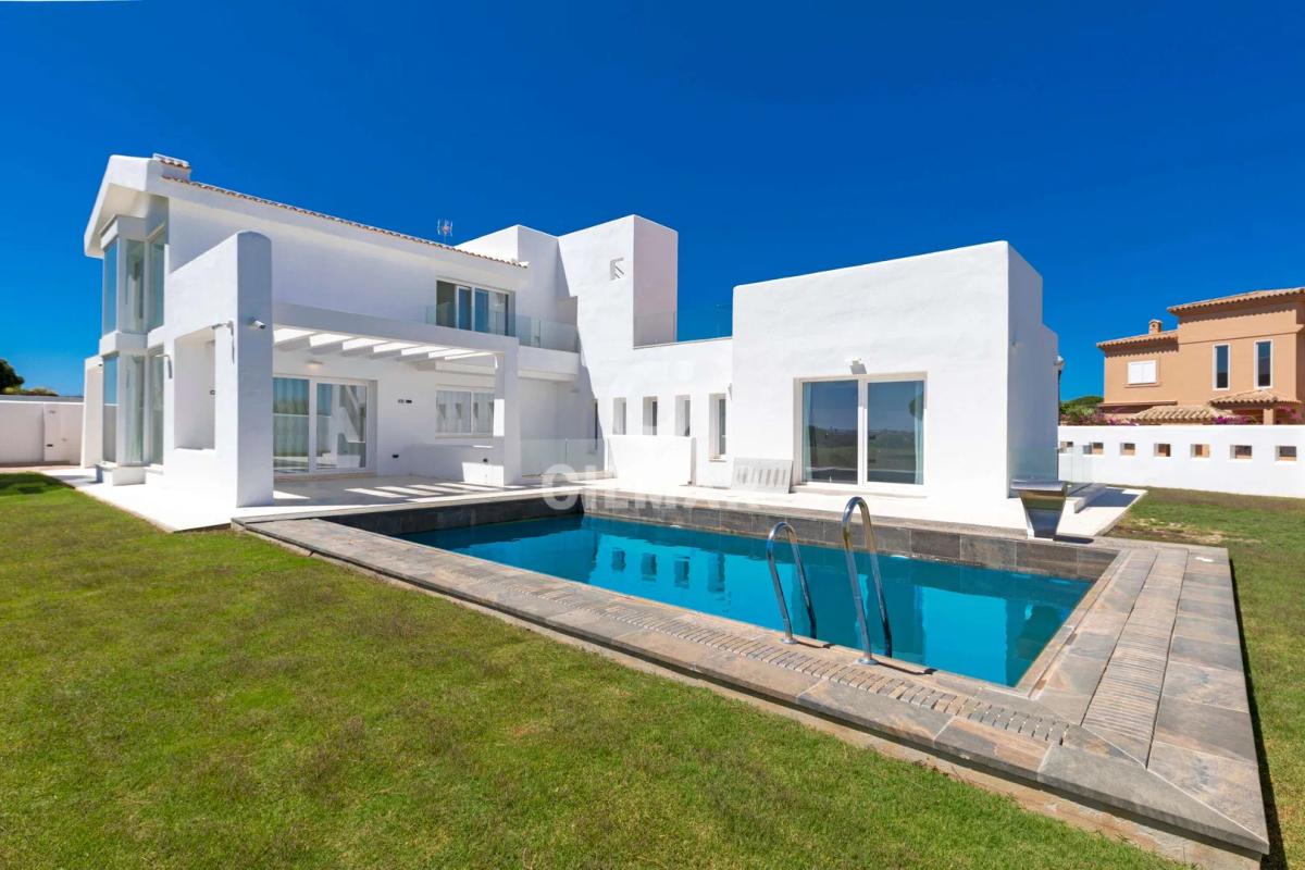 Imagen 1 de Exclusive Luxury Home on the Front Line of Golf