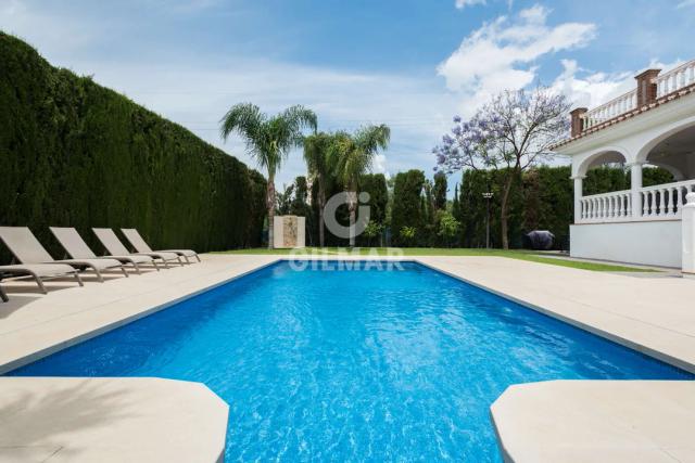 Imagen 3 de Luxury Chalet in Nueva Andalucía with Garden and Pool