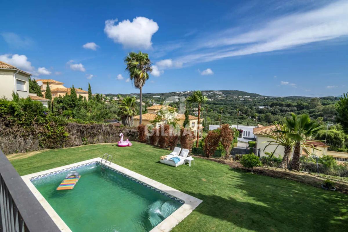 Imagen 1 de Independent Chalet with Pool and Garden in Sotogrande Alto