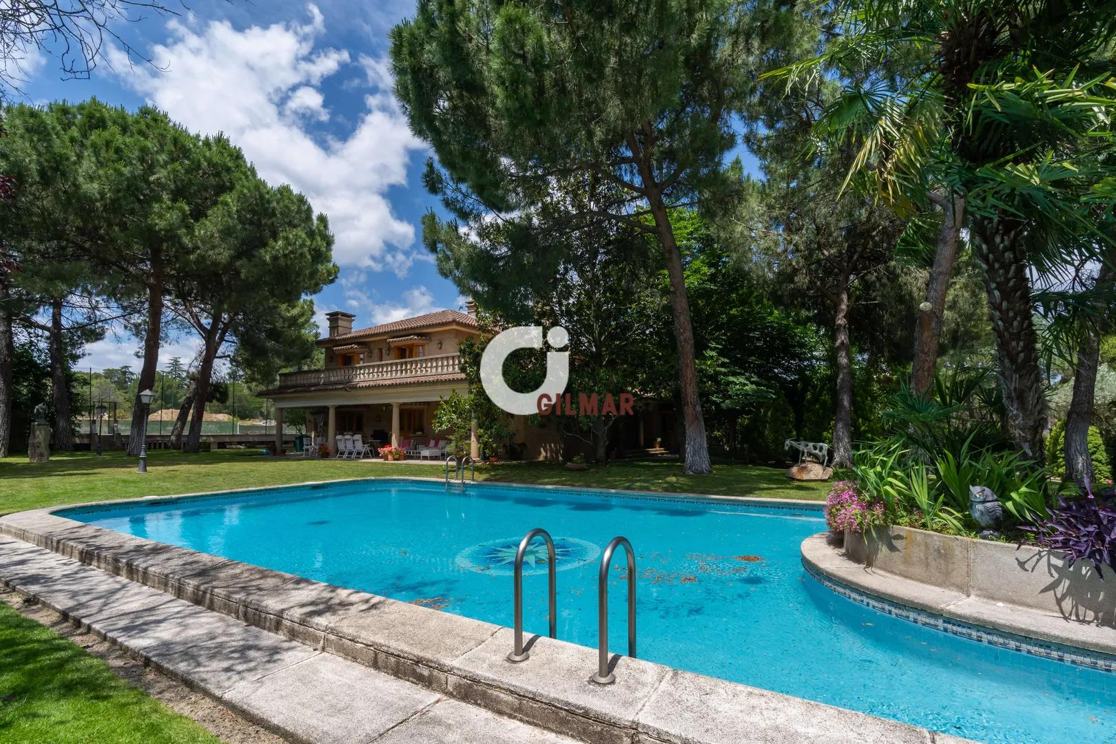 Exclusive Chalet with Garden, Pool, and Tennis in Majadahonda