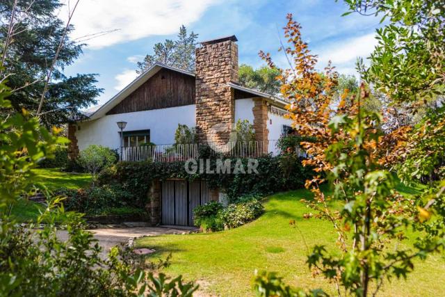 Imagen 4 de Exclusive Villa in Collado Villalba with Large Plot and Urban Potential