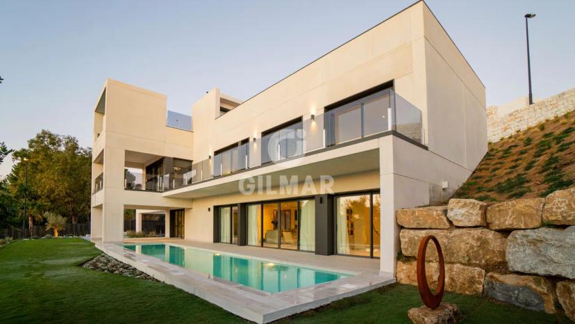 Modern Ecological Villa with Sea Views in Benalmádena image 0