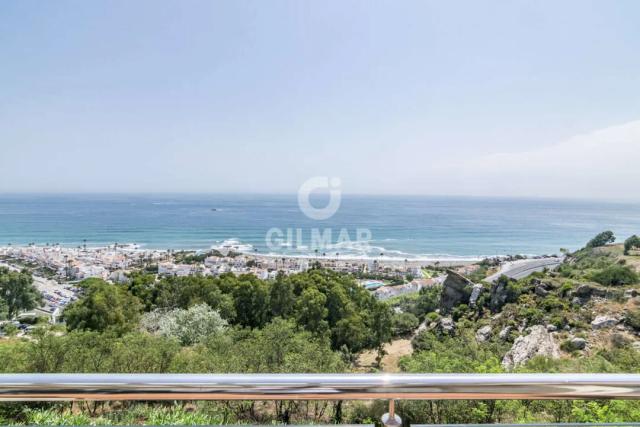 Imagen 2 de Luxury Penthouse with Sea Views in Sotogrande