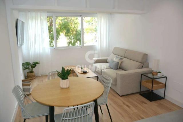 Imagen 5 de Two Renovated Apartments 100m from the Beach in Marbella