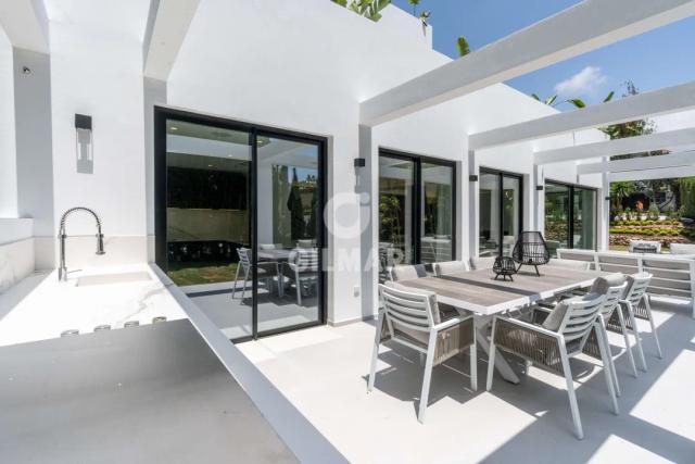 Imagen 2 de Luxury Villa in Marbella with Views and Ready to Move In