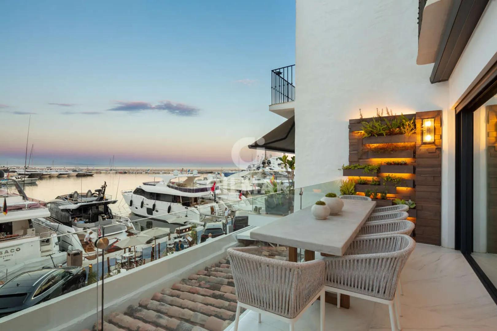 Exclusivo Apartamento con Vistas al Mar en Puerto Banús