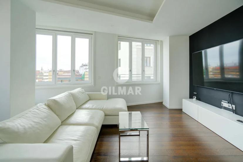 Exclusiva Vivienda en Gran Vía: Lujo y Vistas Panorámicas image 1