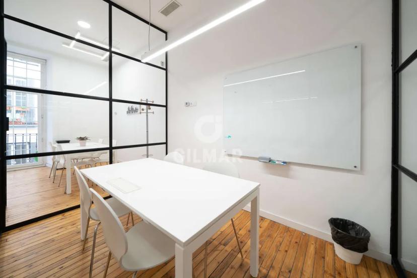 Premium Office in Chueca: 400m² of Light and Style image 2