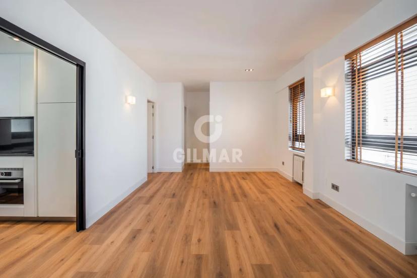 Modern 2-bedroom apartment in Salamanca, near Retiro image 2