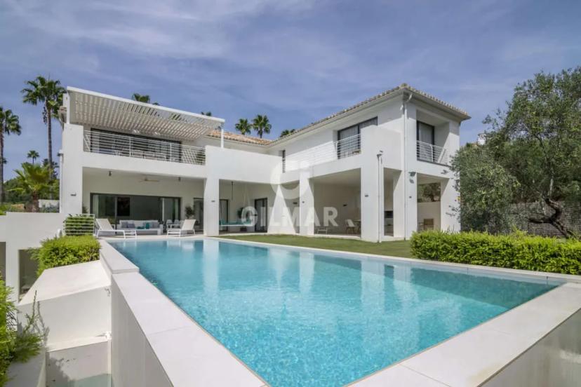 Luxury Modern Villa in Sotogrande with Infinity Pool image 0