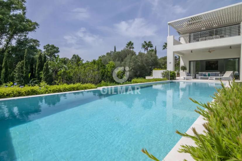 Luxury Modern Villa in Sotogrande with Infinity Pool image 1