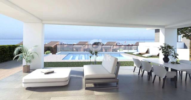 Imagen 3 de Contemporary 4-Bedroom Villa with Pool in La Duquesa