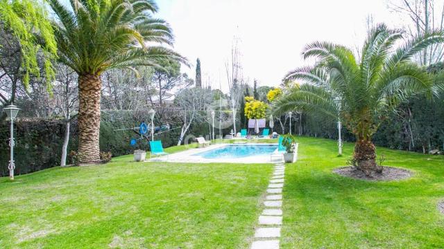 Imagen 2 de Spectacular Luxury Chalet with Large Garden in El Bosque