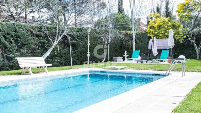 Imagen 3 de Spectacular Luxury Chalet with Large Garden in El Bosque