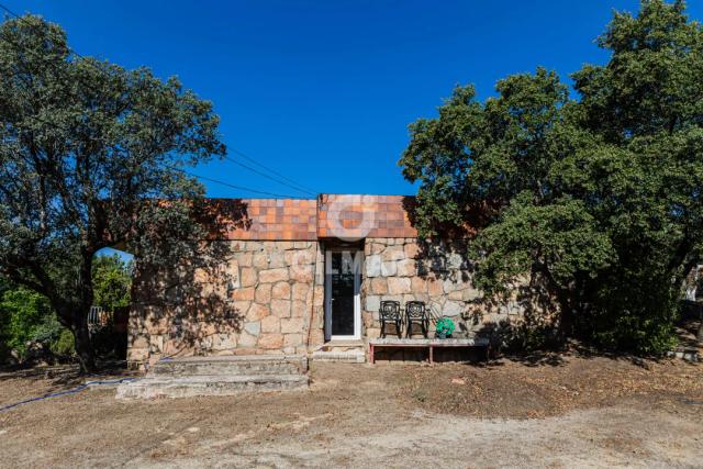 Imagen 5 de Independent Renovated Chalet in Los Ranchos with Large Plot