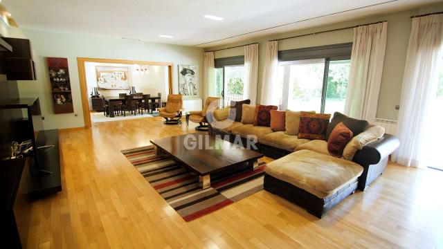 Imagen 4 de Modern Chalet with Large Garden and Pool in Jerez