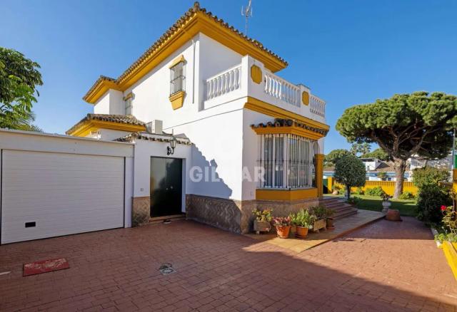 Imagen 5 de Luxury Chalet Steps from La Barrosa