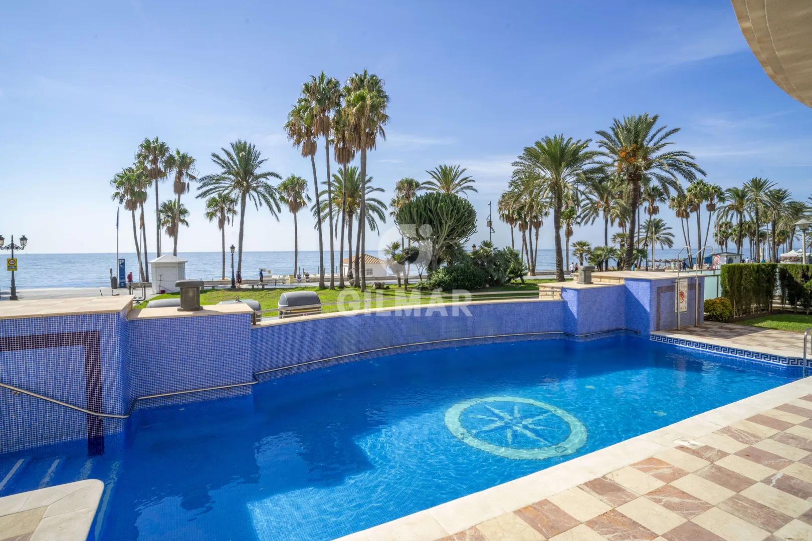 Charming Apartment on the Front Line of the Beach