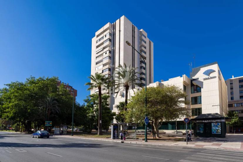 Luxury Corner Apartment on Avenida Andalucía image 0