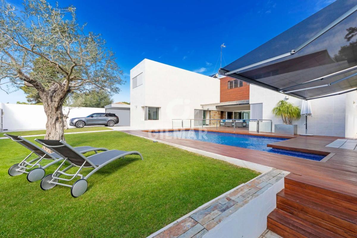 Imagen 1 de Modern Independent Chalet with Pool in Vistahermosa