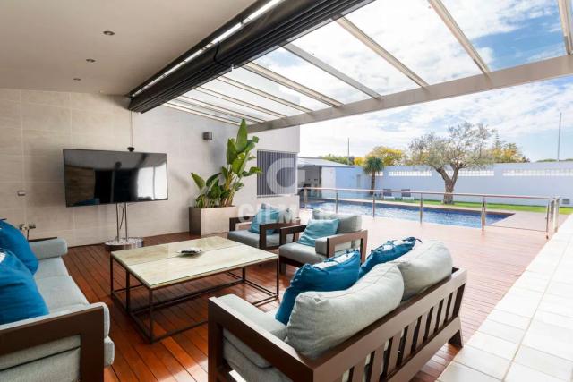 Imagen 5 de Modern Independent Chalet with Pool in Vistahermosa