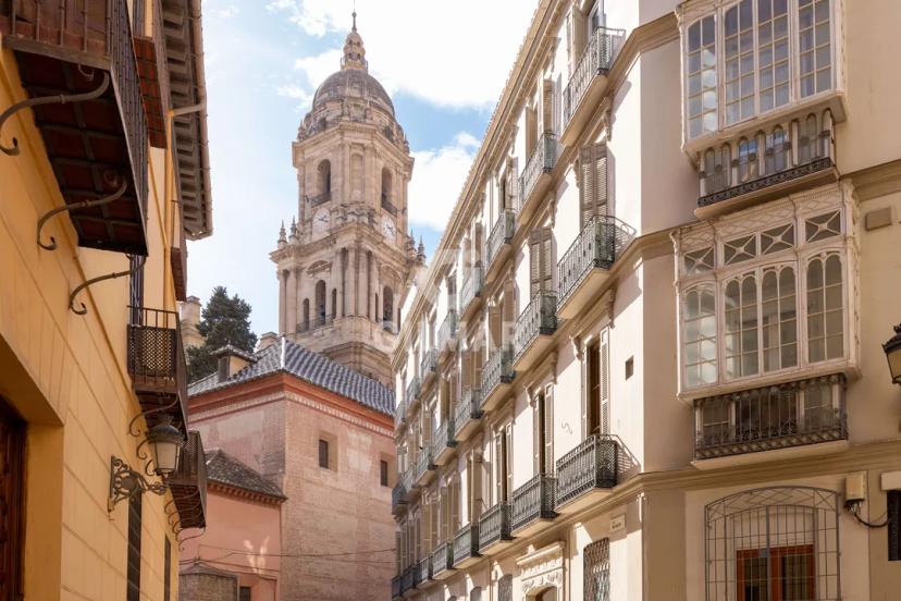 Lujo en Rehabilitación: Vivienda Exclusiva en Centro Histórico de Málaga image 1