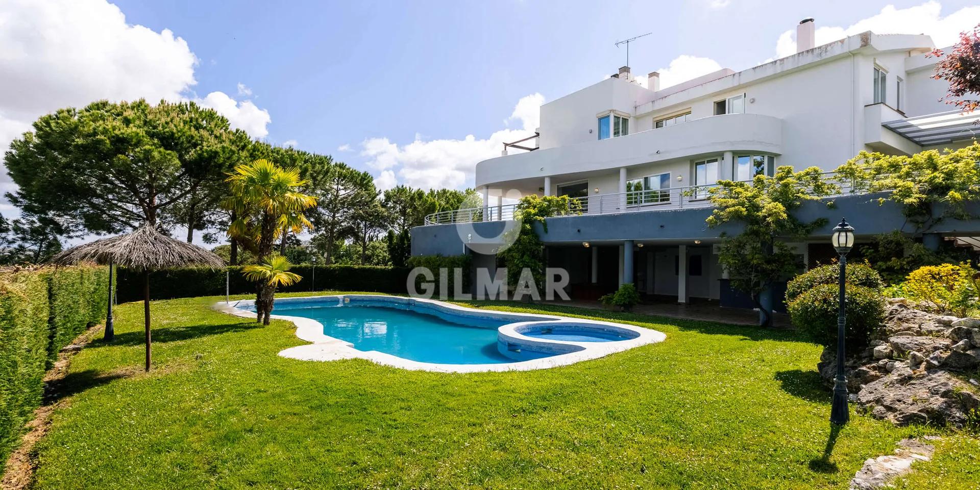 Chalet de Lujo en Ciudalcampo con Jardín y Piscina