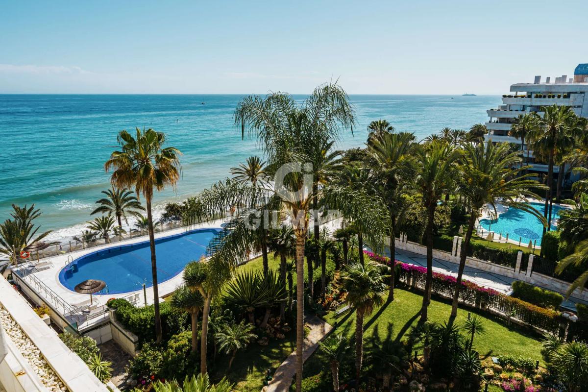 Imagen 1 de Exclusive Apartment Facing the Sea in Marbella