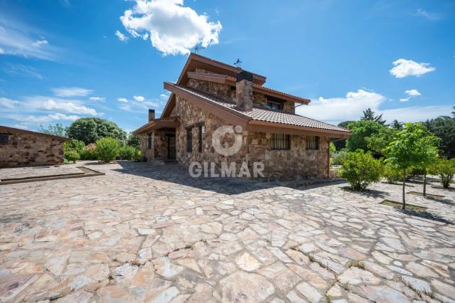 Imagen 3 de Impressive Independent Chalet in Cabanillas de la Sierra with Garden and Views