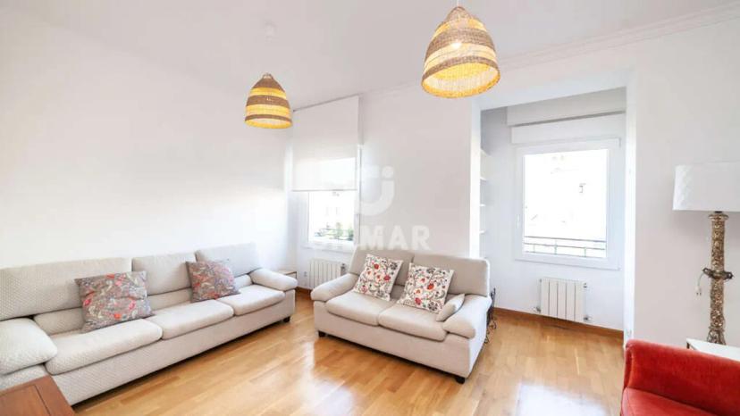 Spacious bright apartment in Salamanca, 128 m², 3 bedrooms image 0