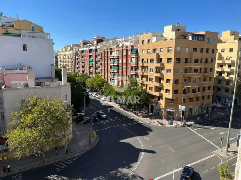 Spacious bright apartment in Salamanca, 128 m², 3 bedrooms image 1