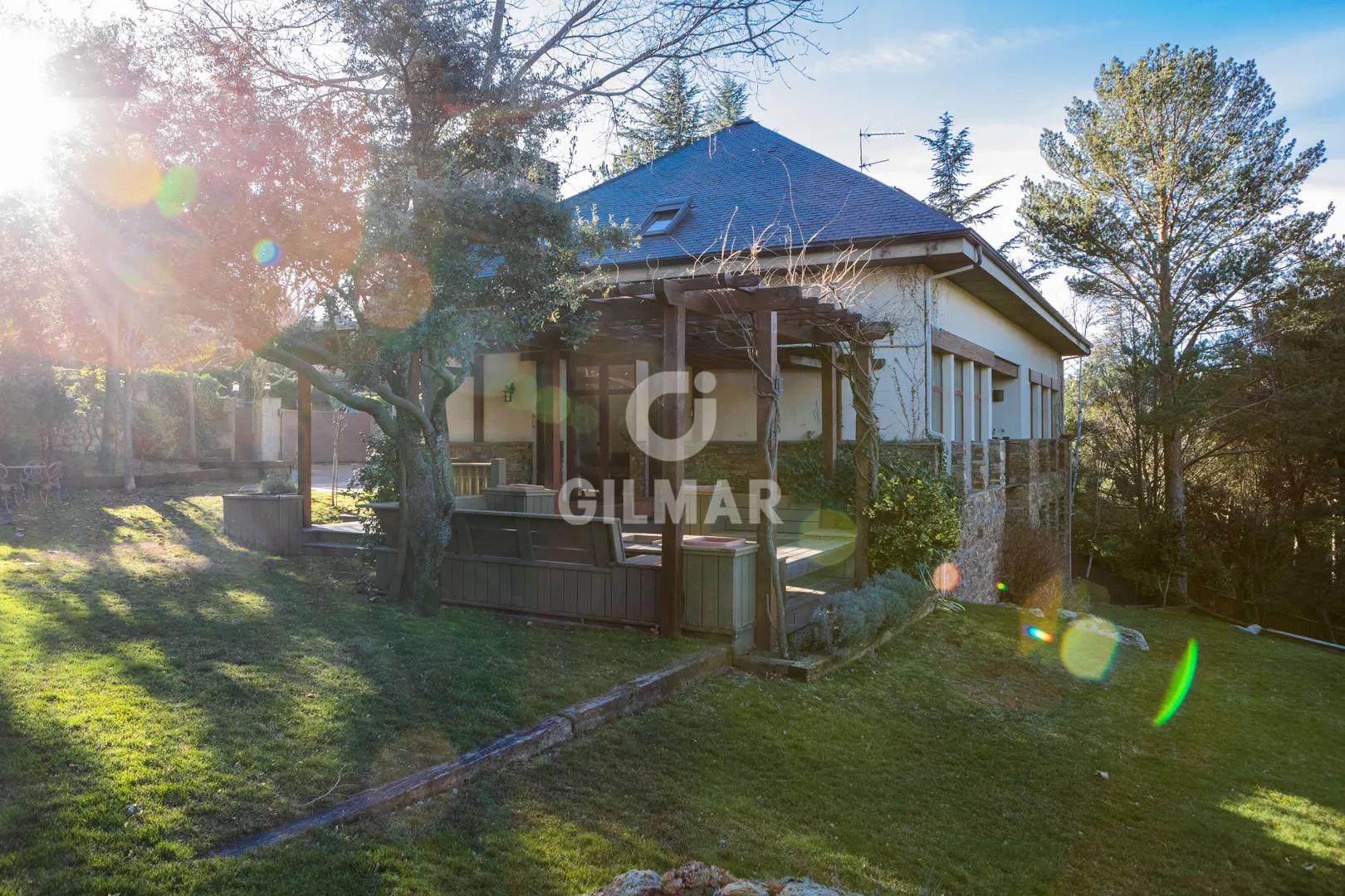 Chalet Exclusivo en Navacerrada con Vistas y Seguridad 24h