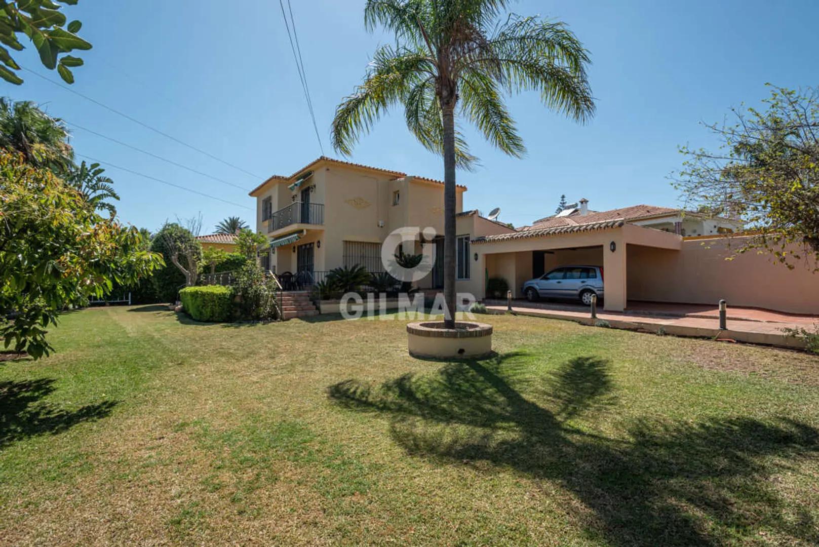 Chalet Independiente con Jardín y Vistas en Marbella