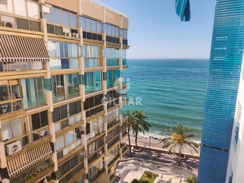 Espléndido Apartamento en 1ª Línea de Playa en Marbella image 0