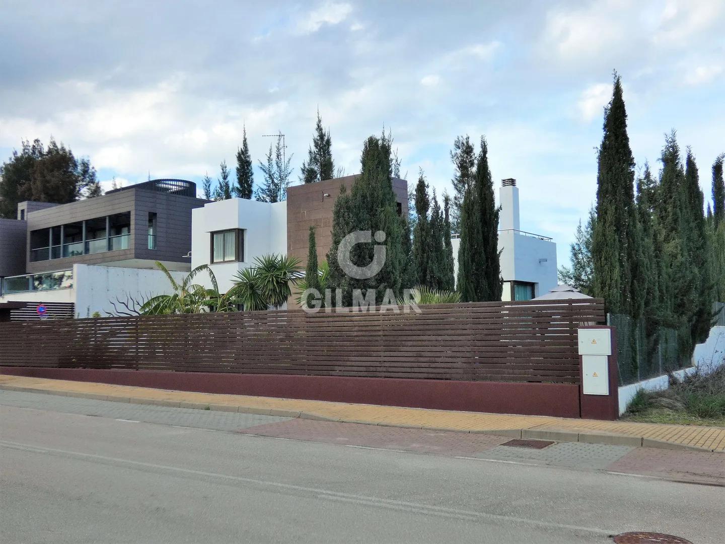 Chalet de Lujo en Montecastillo con Vistas al Golf