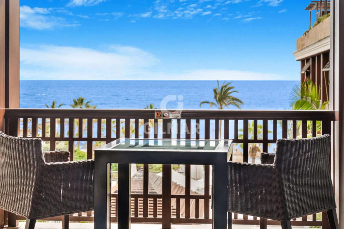 Imagen 1 de Exclusive Investment Apartment on the Front Line of the Sea in Marbella