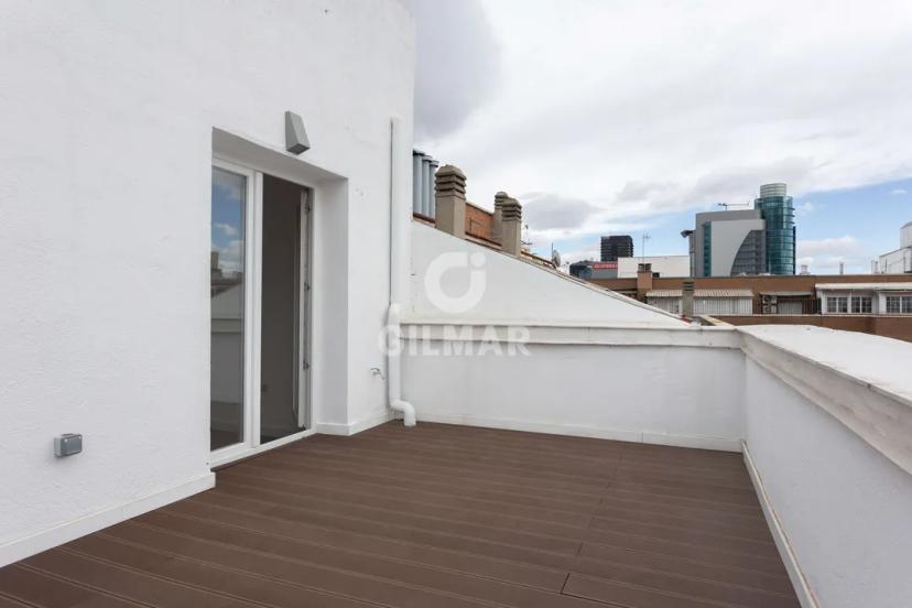 Renovated Penthouse with Terrace in Cuatro Caminos image 1