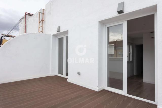 Imagen 4 de Renovated Penthouse with Terrace in Cuatro Caminos