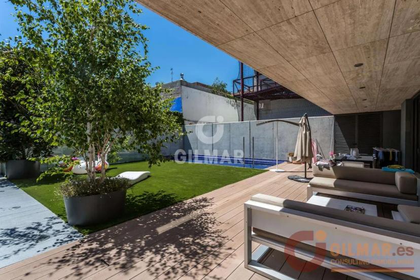 Modern Luxury in Arturo Soria: Single-Family Home with Pool and Terraces image 2