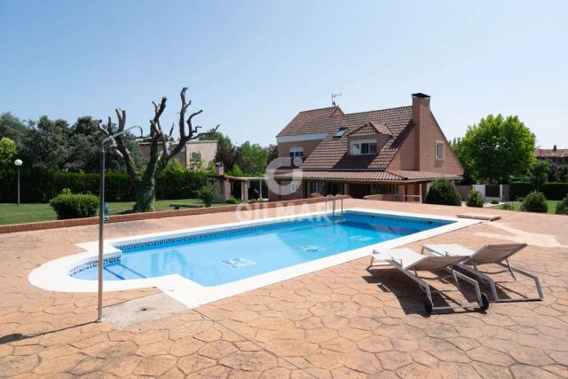 Imagen 2 de Elegant Independent Home in Ciudalcampo, Ideal for Families