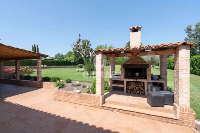 Imagen 5 de Elegant Independent Home in Ciudalcampo, Ideal for Families