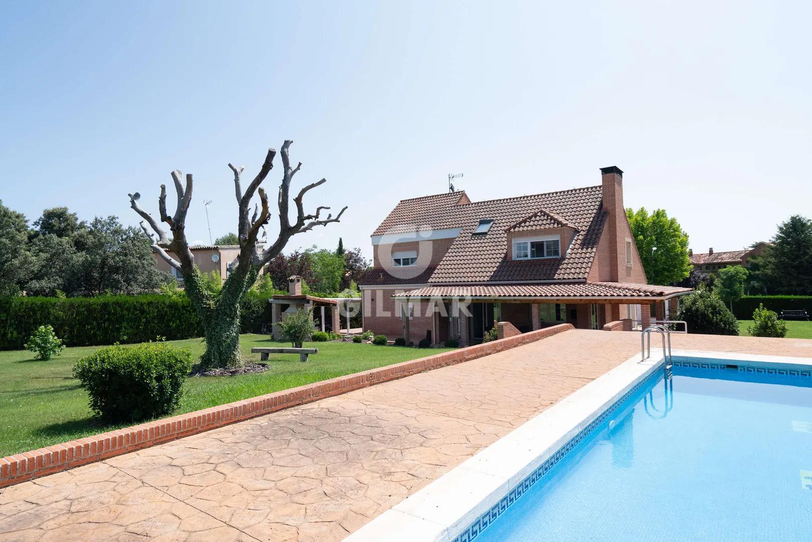 Elegant Independent Home in Ciudalcampo, Ideal for Families