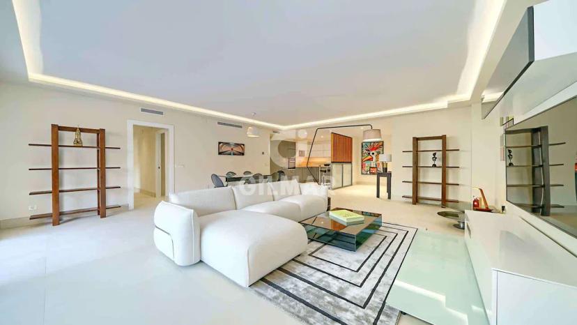 Espectacular Apartamento Reformado en Marbella Centro image 0