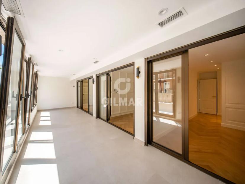 Luxury Penthouse with Terrace in Castelló, Salamanca District image 1