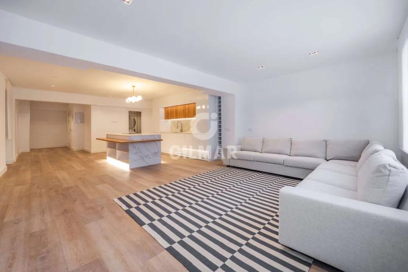 Exquisita vivienda en Salamanca: 142m², 2 suites, lujo y ubicación image 0