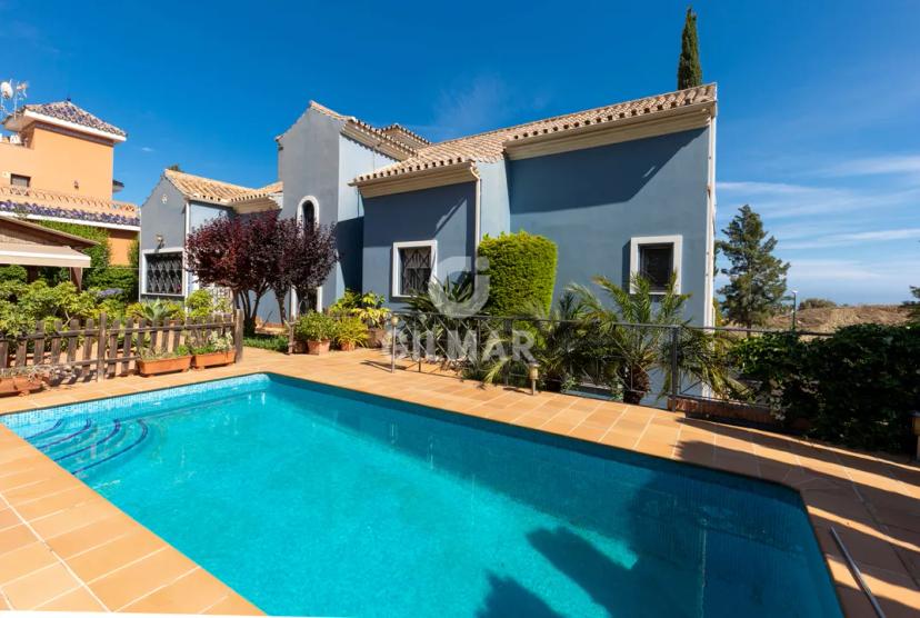 Spectacular Villa with Views in Pinares de San Antón image 1