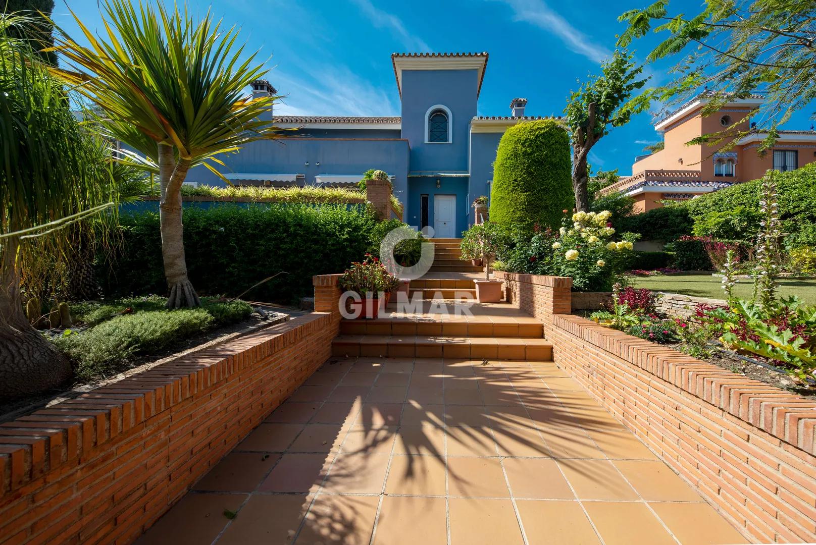 Espectacular Villa con Vistas en Pinares de San Antón